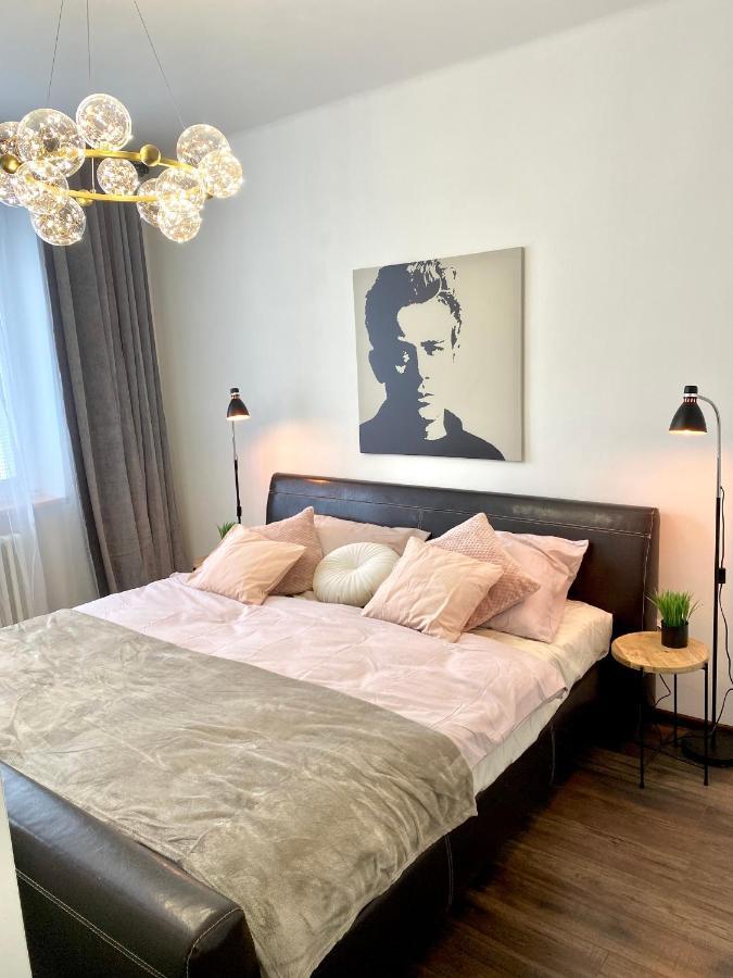 James Dean Apartment - Next To Nivy Bus Station & Mall براتسيلافا المظهر الخارجي الصورة
