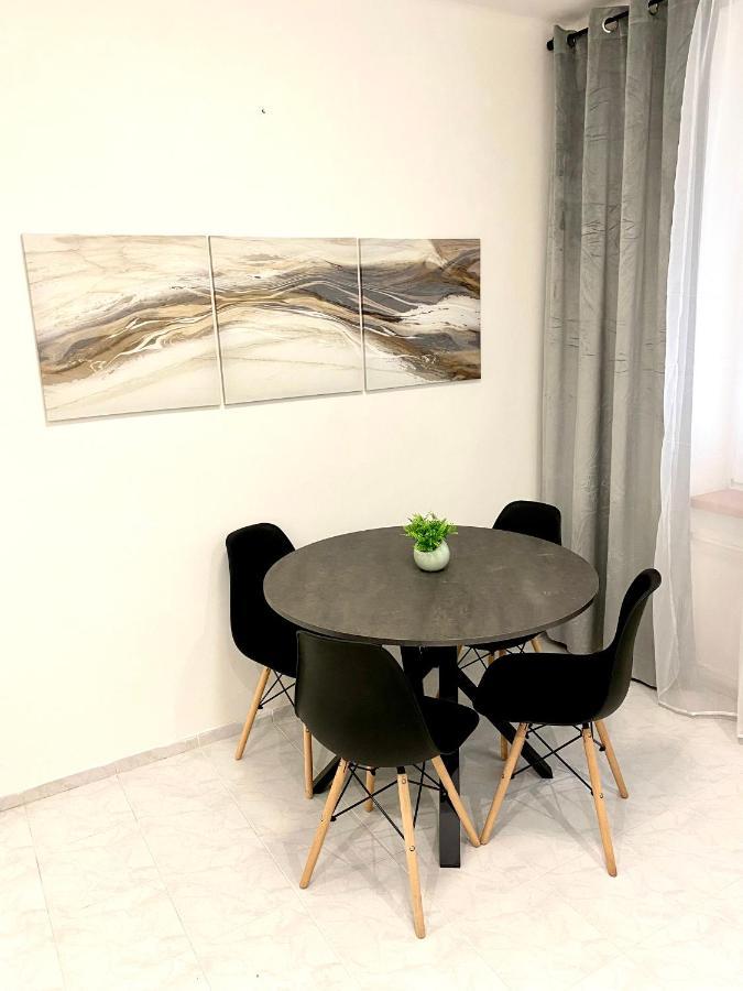 James Dean Apartment - Next To Nivy Bus Station & Mall براتسيلافا المظهر الخارجي الصورة