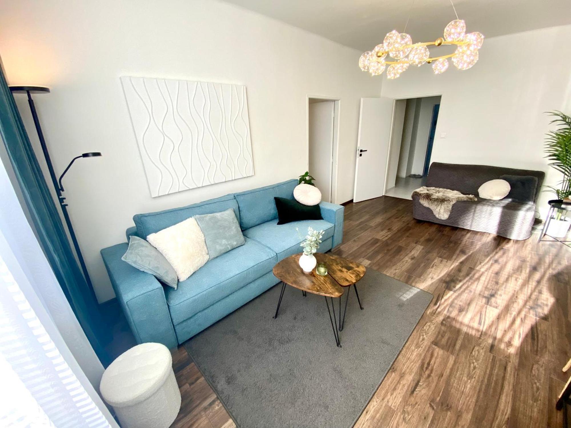 James Dean Apartment - Next To Nivy Bus Station & Mall براتسيلافا المظهر الخارجي الصورة